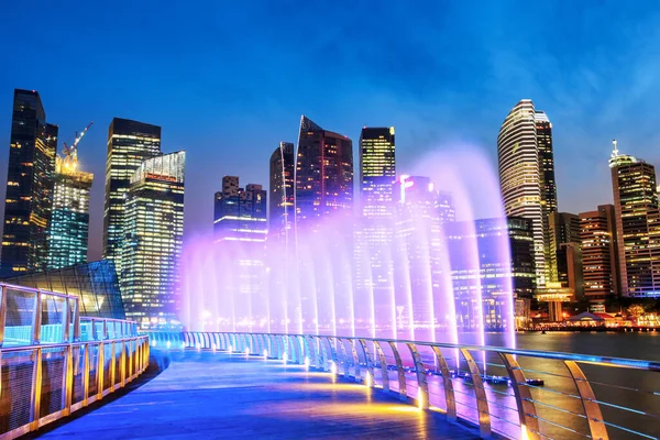 Fontaine Sur Les Eaux Baie Marina Illumine Quartier Des Affaires — Photo