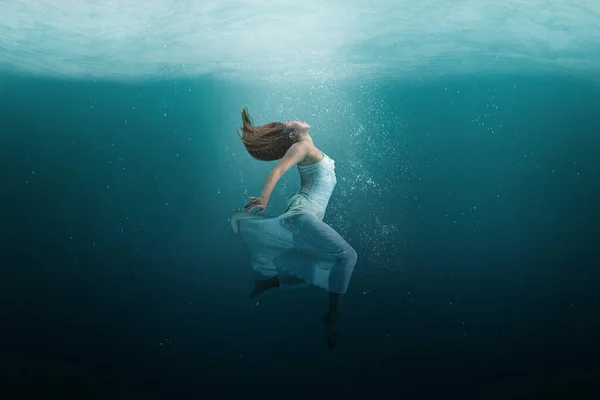 Elegant Girl Dancer White Dress State Levitation Deep Waters Ocean — Stock Photo, Image