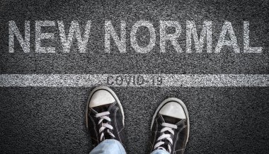 COVID-19 Cornoavirüs kısıtlamaları kaldırıldıktan sonra, normalden New Normal 'a geçiş kavramı.
