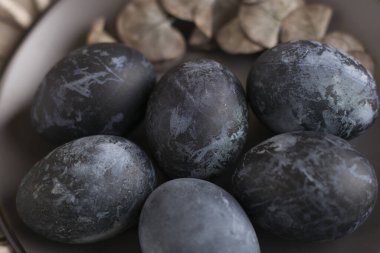  Renkli, haşlanmış, yakın plan tavuk yumurtası.