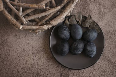  Renkli, haşlanmış, yakın plan tavuk yumurtası.