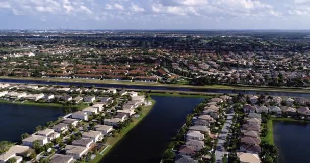 フロリダハウス ドローンビュー 空中トップビュー マイアミ市 高速道路 ウサの近所 — ストック動画
