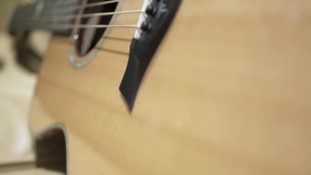 Altre Corde Chitarra Vicino Strumento Musicale Chitarra Acustica Registrare Canzoni — Video Stock