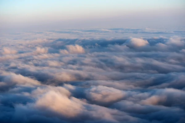 Vista Desde Las Montañas Hasta Densa Niebla Del Mar Atardecer — Foto de Stock