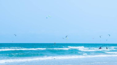 Güneşli bir günde Tayland Hua hin uçurtması