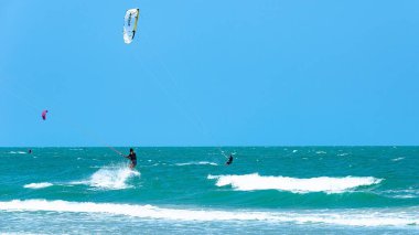 Güneşli bir günde Tayland Hua hin uçurtması