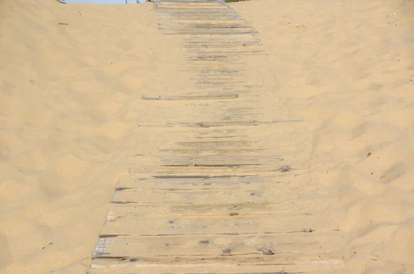 Πεζόδρομος Που Οδηγεί Στην Παραλία Πάνω Στην Άμμο — Φωτογραφία Αρχείου