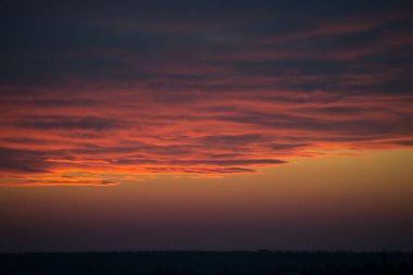 Güzel renklerle bahar günbatımı