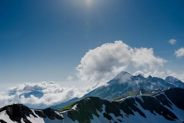 Skydiver Background Mountains — Stock Photo, Image