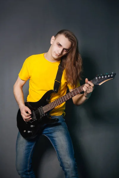 Man Long Hair Yellow Shirt Playing Electric Guitar Rock Fashion — Stock Photo, Image