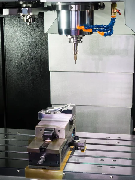 Pusat mesin CNC memotong cetakan — Stok Foto