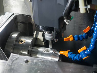 hassas bölümü tarafından Cnc işleme merkezi 5 eksen işleme operatörü