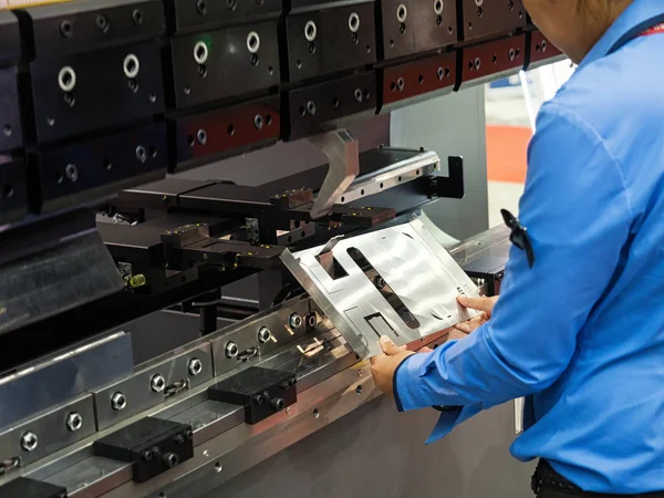 Operator bending metal sheet by sheet bending machine — Stock Photo, Image