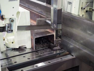 Otomatik şerit testere kesici alet otomatik besleme tarafından çelik bar