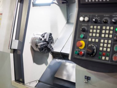 Otomotiv bölümü tarafından makine Torna cnc işleme operatörü