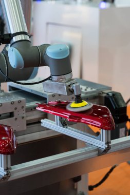 Robot kol işlem f alıştırma tarafından otomotiv bölümü yüzey bitirme
