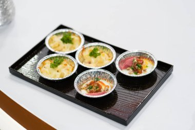 Iyi test ızgara kızarmış yumurta küçük fincan