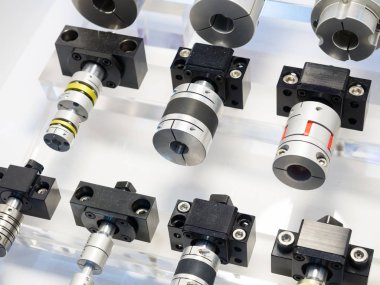 Kullanılabilir bir yedek motoru öğütmek için esnek şaft bağlanmak