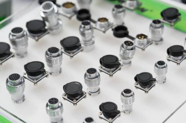 Çabuk bağlayın ve terminal konnektör yayın