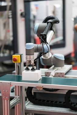 Robot kolu otomatik üretim hattı için