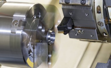 Otomotiv bölümü işleme operatörü