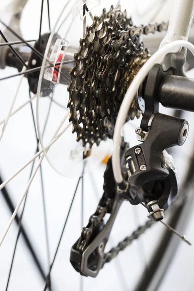 Primer plano en una rueda trasera de bicicleta — Foto de Stock