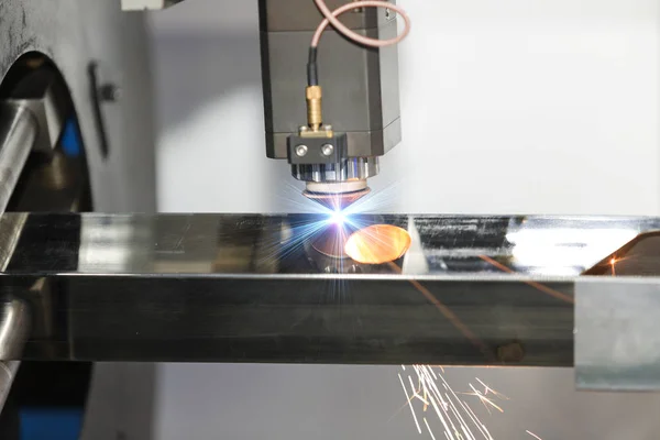 Folha de metal de soldagem a laser CNC de alta precisão — Fotografia de Stock