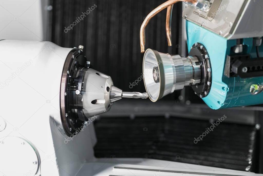 High precision carbide cutting tool grinding by CNC automatic gr