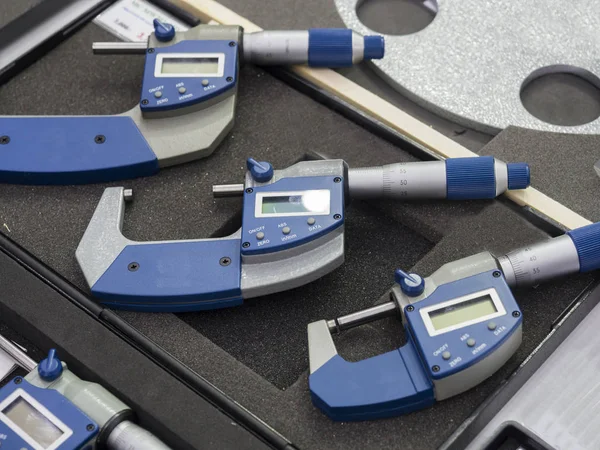 Mocro-mètre de haute précision pour l'inspection de qualité industrielle — Photo