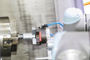 Robot kol otomatik yükleme ve boşaltma bölümü Torna Cnc 