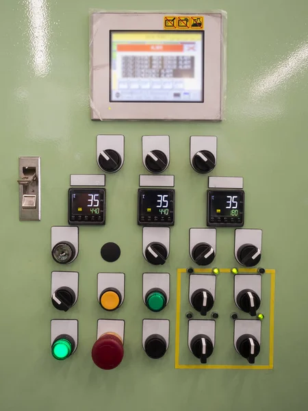 Control de máquina industrial de alta tecnología por registro de programación PLC — Foto de Stock