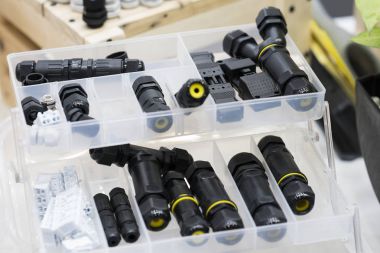 Çabuk bağlayın ve terminal konnektör yayın