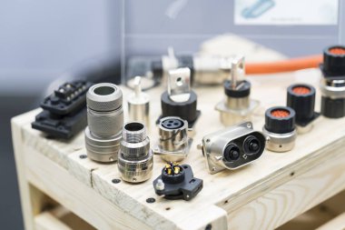 Çabuk bağlayın ve terminal konnektör yayın