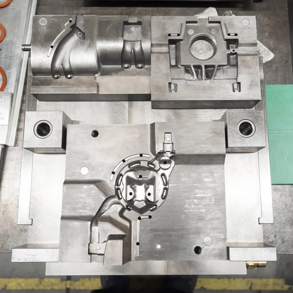 Fabricación de moldes y matrices de alta precisión para automóviles y aviones — Foto de Stock