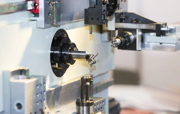 CNC cívka sporing stroj na výrobu — Stock fotografie