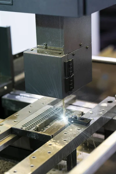 CNC máquina de corte de fio peças de molde de corte — Fotografia de Stock