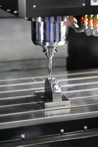 CNC machining center cutting mold — Stock Photo, Image