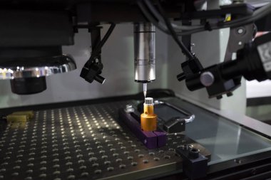 Operatör kontrol yüksek hassasiyetli bölümü Cmm tarafından koordine measur