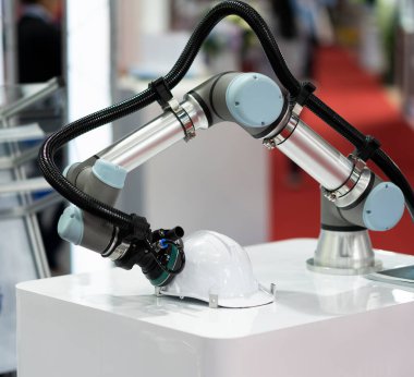 Yüksek hız ve hig hassasiyet için endüstriyel otomobil robotu Cnc programı ile otomotiv teçhizatı fırçalama