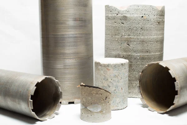 Bir sondaj makinesi için metal taçlar.