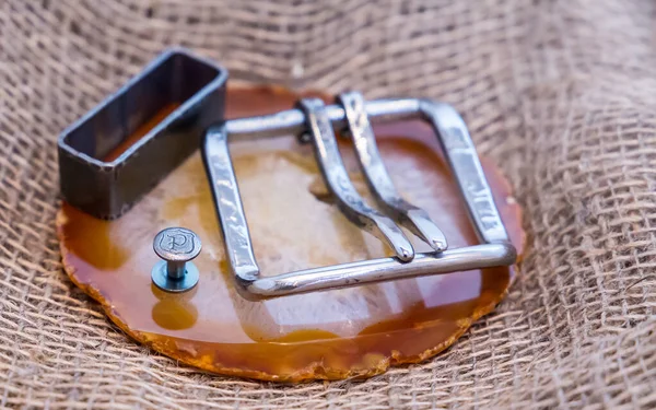 Kemer için el yapımı metal toka