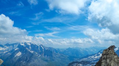 Kayanın güzel manzarası.