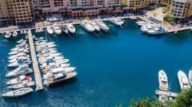 Tekneler güzel park edilmiş..