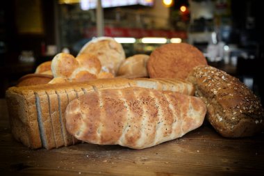 Çeşitli ekmek türleri