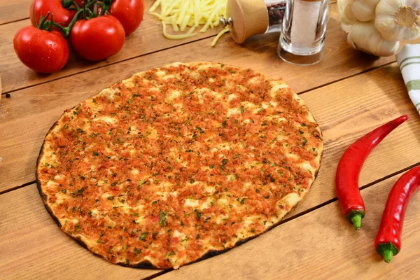 Geleneksel Türk yemekleri lahmacun — Stok fotoğraf