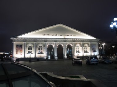 Moskova, Rusya - 06 Ekim 2016: Doğal gece Manezhnaya karesiyle aka Merkezi Moskova, Rusya modacı kare görüntülemek