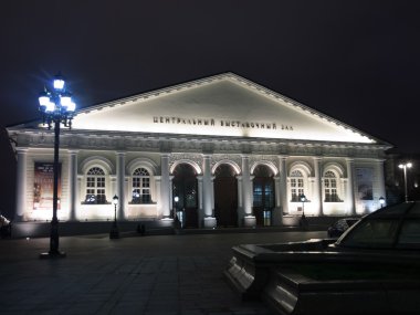 Moskova, Rusya - 06 Ekim 2016: Doğal gece Manezhnaya karesiyle aka Merkezi Moskova, Rusya modacı kare görüntülemek