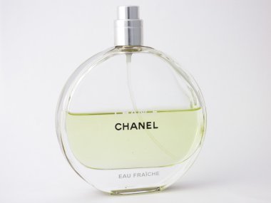 Paris, Fransa - 19 Ekim 2016: Chanel parfüm arka plan üzerinde.