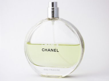 Paris, Fransa - 19 Ekim 2016: Chanel parfüm arka plan üzerinde.