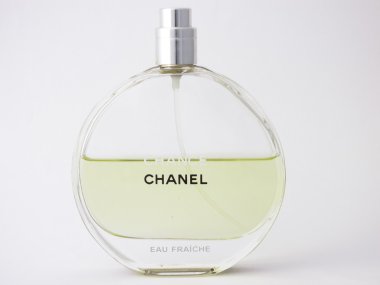 Paris, Fransa - 19 Ekim 2016: Chanel parfüm arka plan üzerinde.